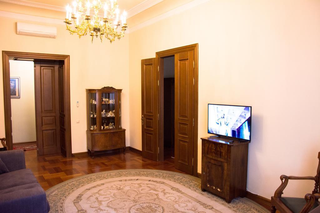 British Club Lviv Hotel ภายนอก รูปภาพ