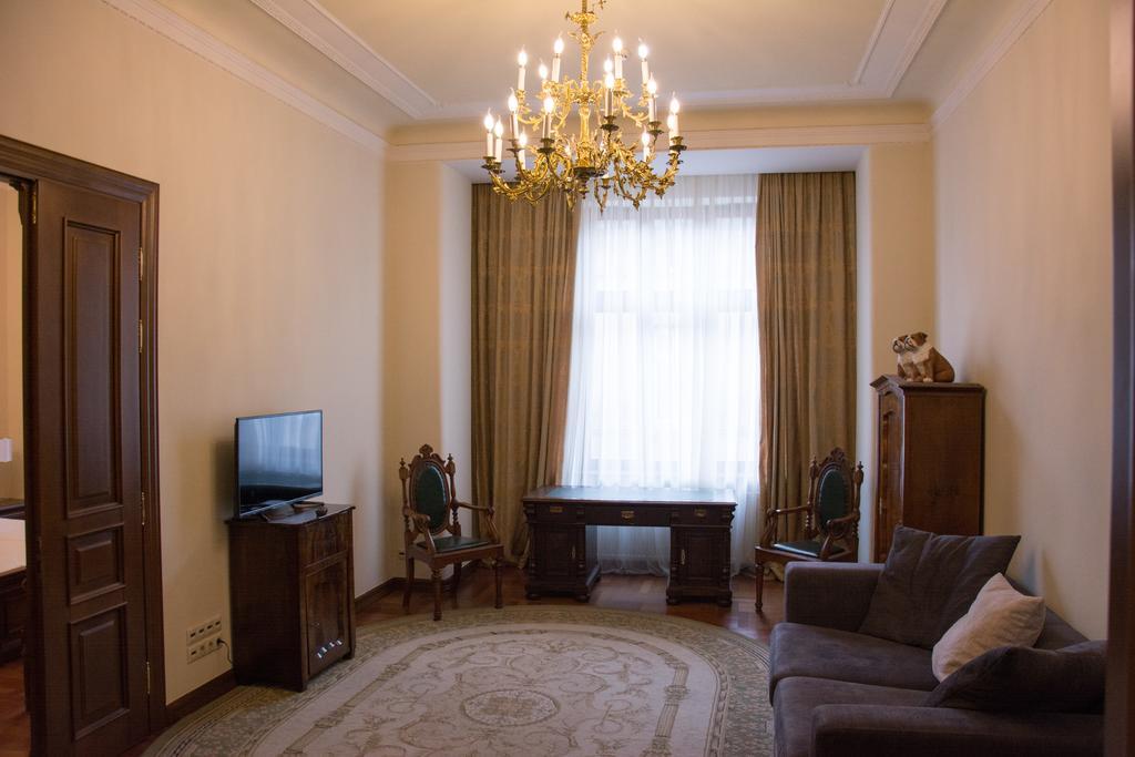 British Club Lviv Hotel ภายนอก รูปภาพ