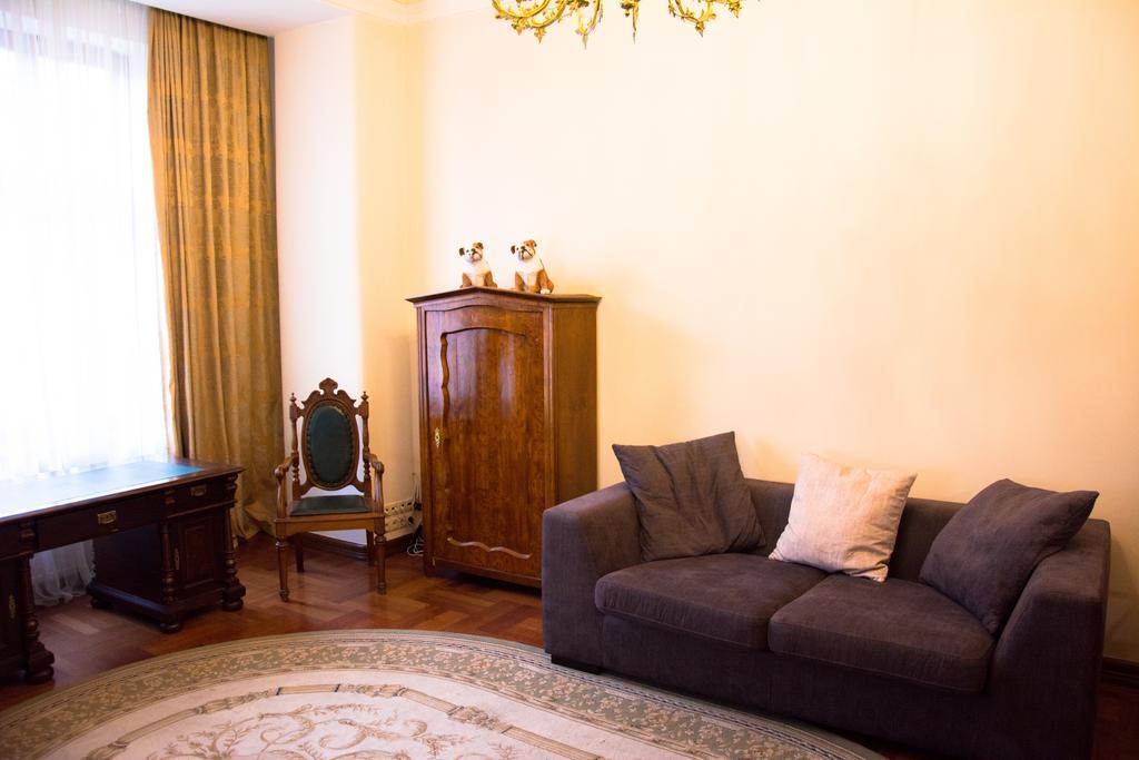 British Club Lviv Hotel ภายนอก รูปภาพ