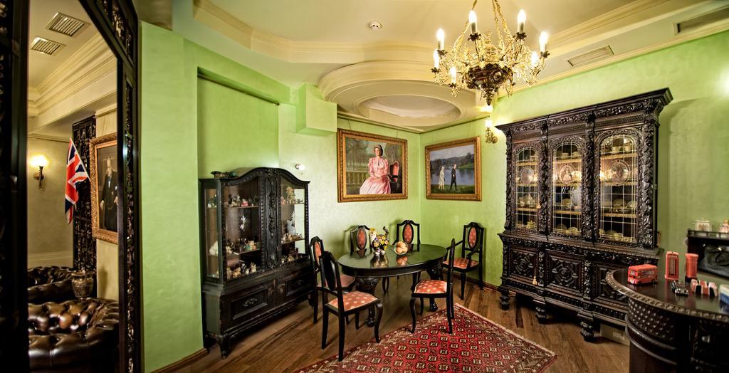 British Club Lviv Hotel ภายนอก รูปภาพ