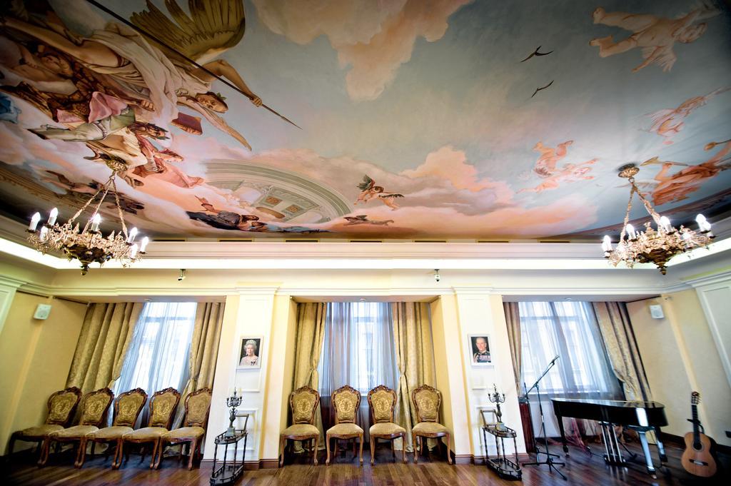 British Club Lviv Hotel ภายนอก รูปภาพ