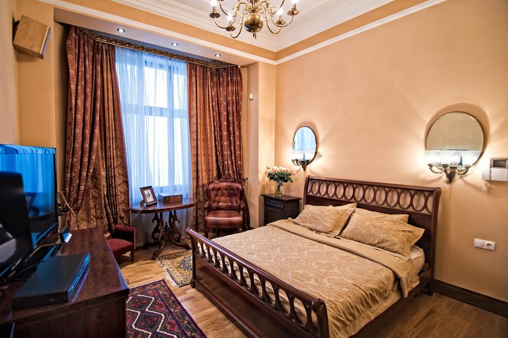 British Club Lviv Hotel ภายนอก รูปภาพ