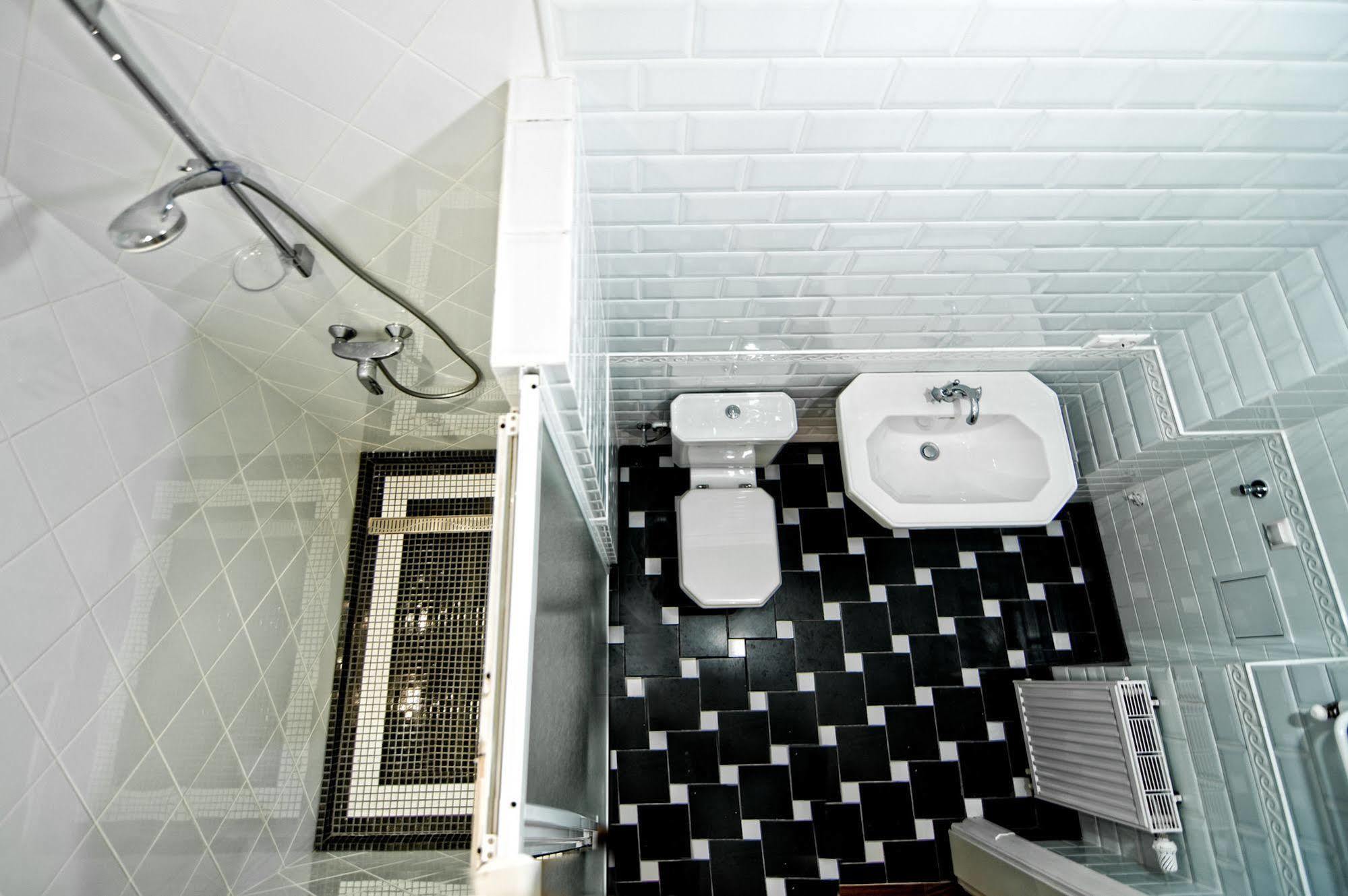 British Club Lviv Hotel ภายนอก รูปภาพ