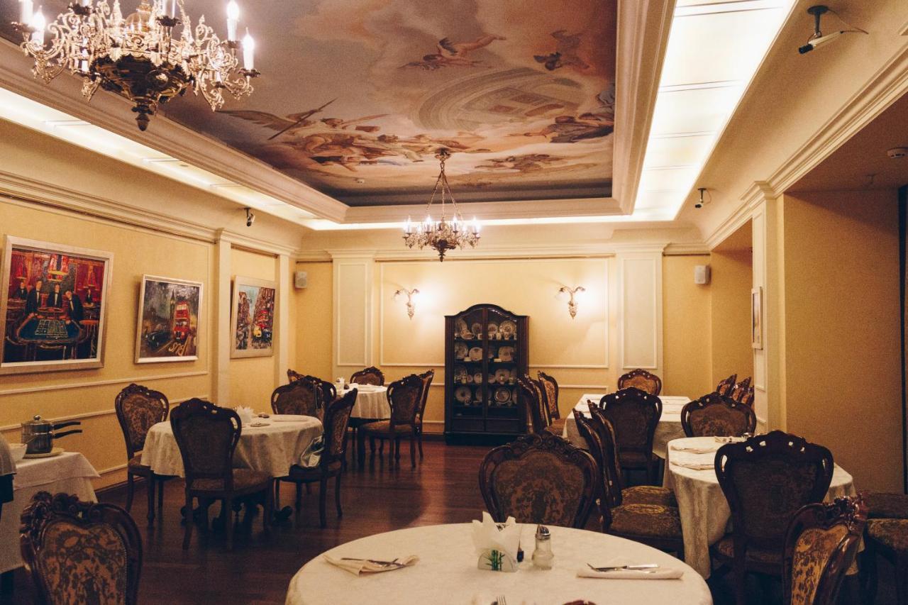 British Club Lviv Hotel ภายนอก รูปภาพ