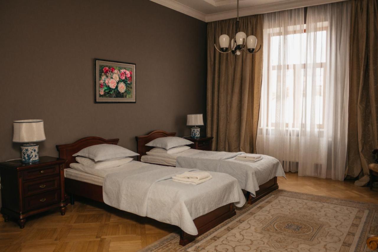 British Club Lviv Hotel ภายนอก รูปภาพ