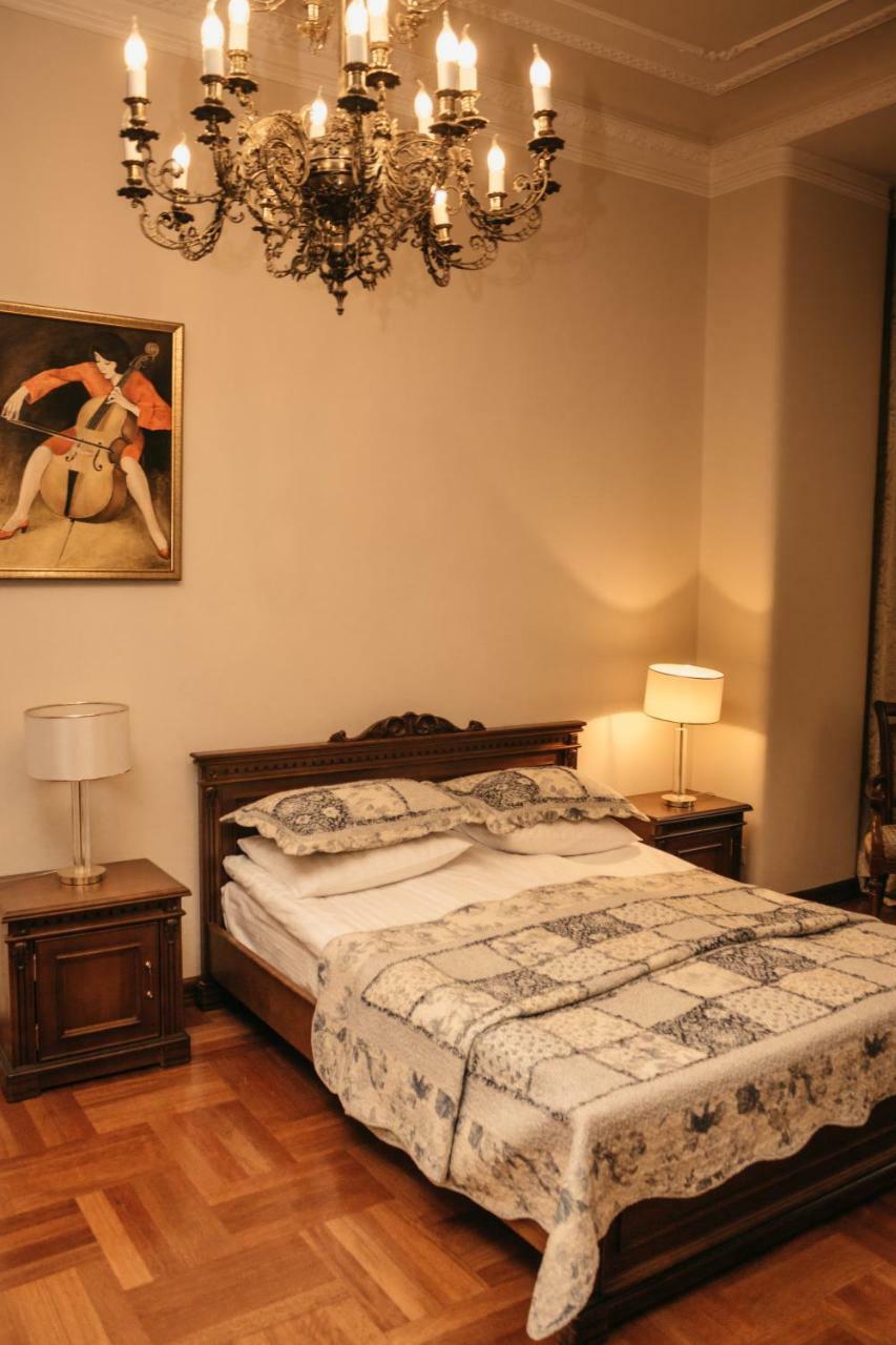 British Club Lviv Hotel ภายนอก รูปภาพ