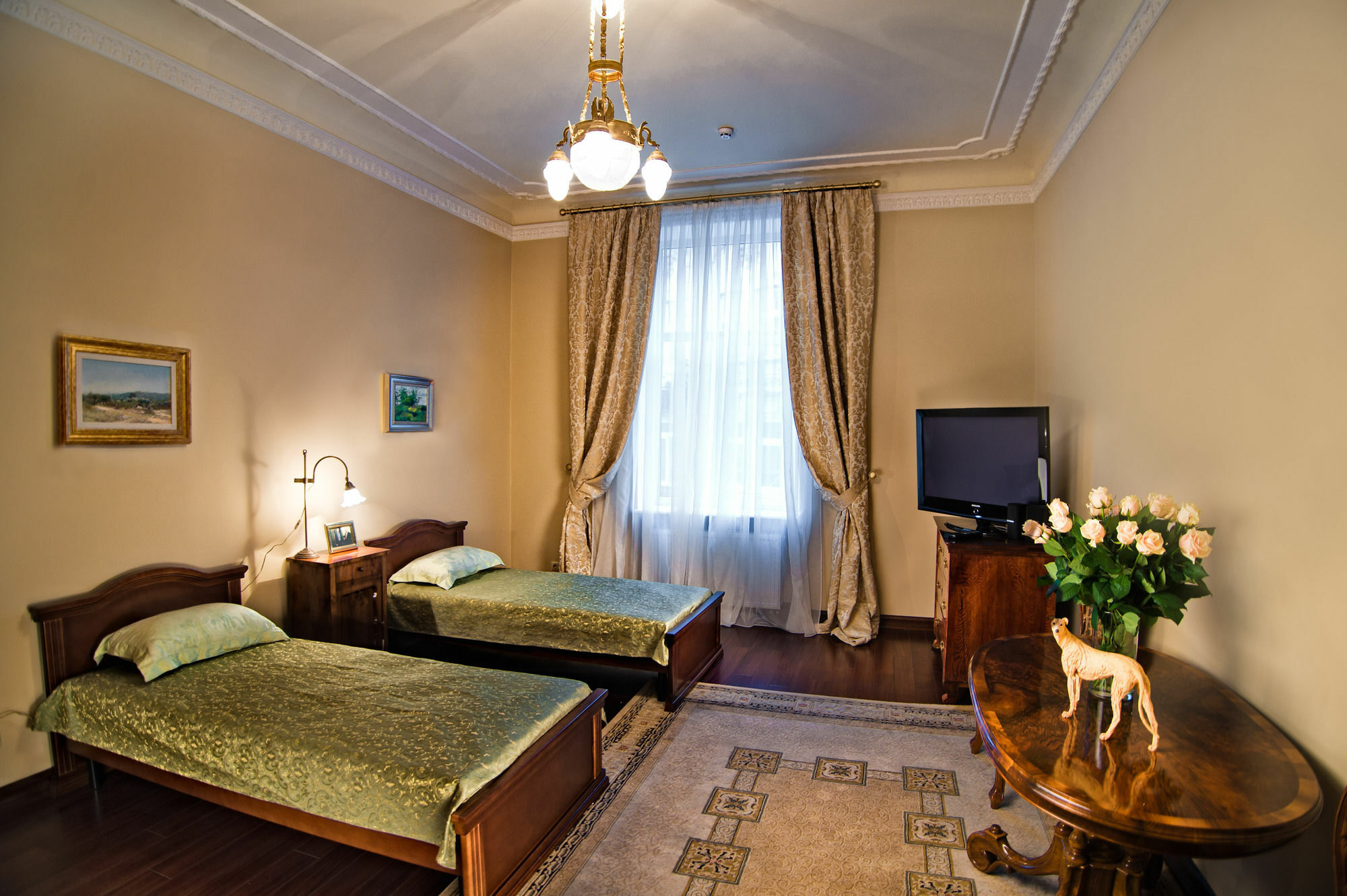 British Club Lviv Hotel ภายนอก รูปภาพ