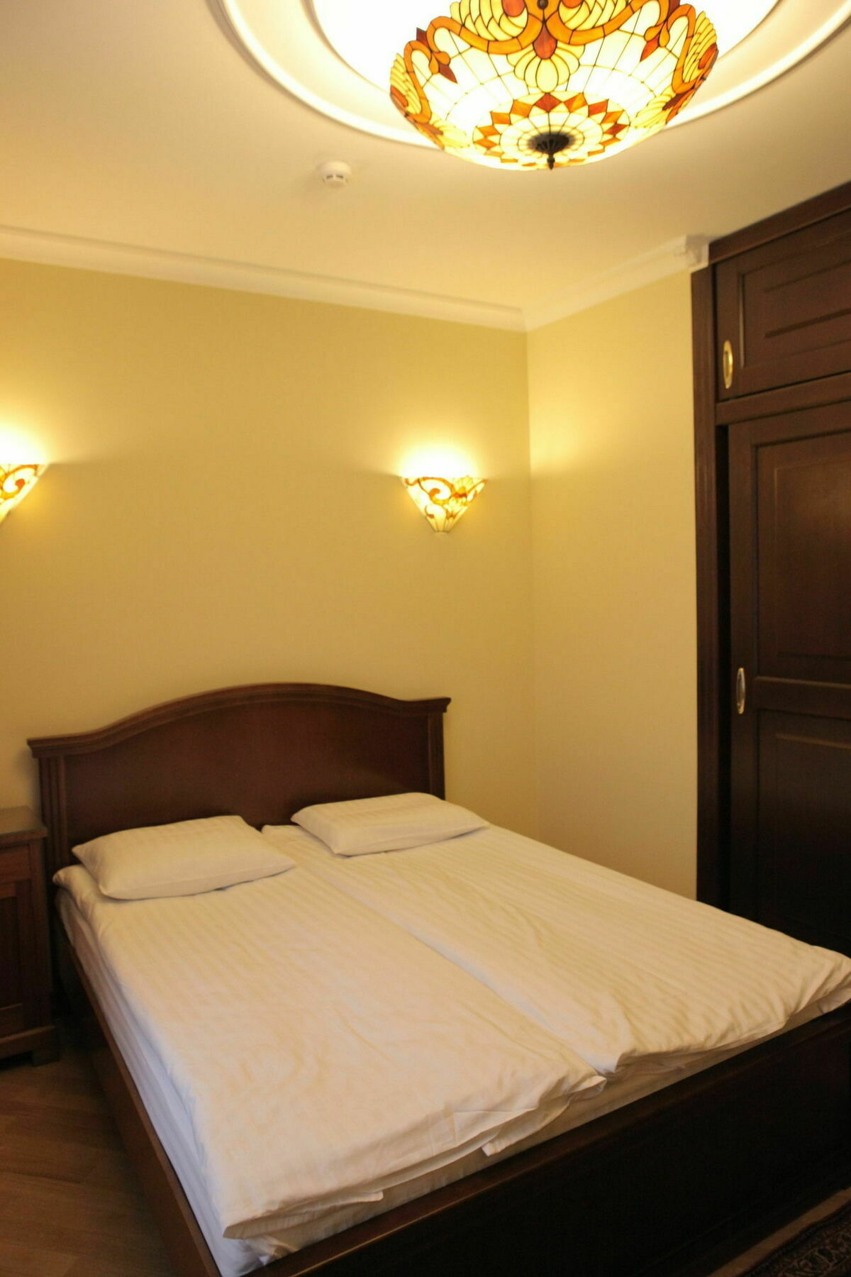 British Club Lviv Hotel ภายนอก รูปภาพ
