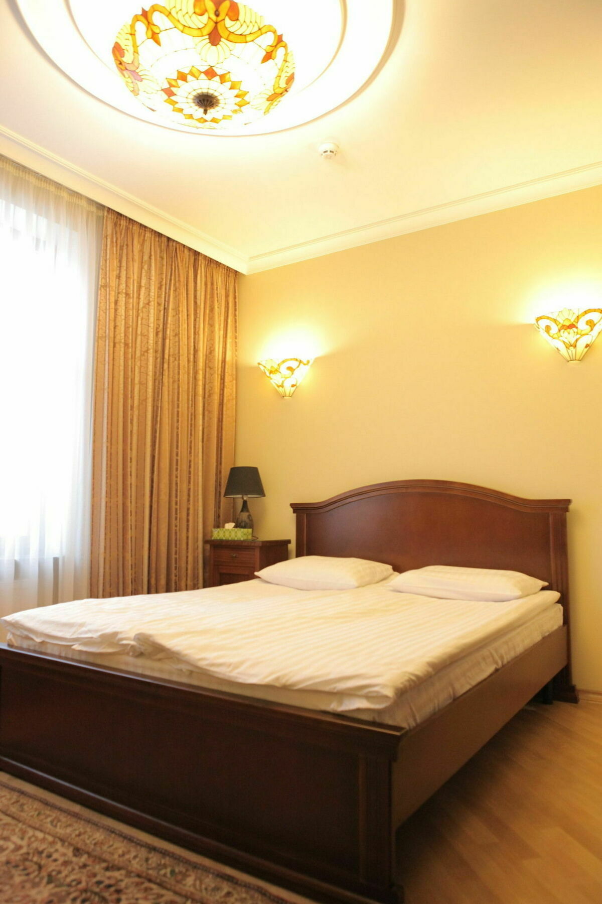 British Club Lviv Hotel ภายนอก รูปภาพ